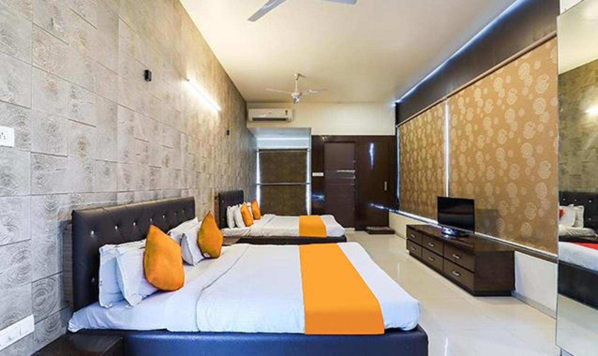 Hotel O Marigold Szúrat Kültér fotó