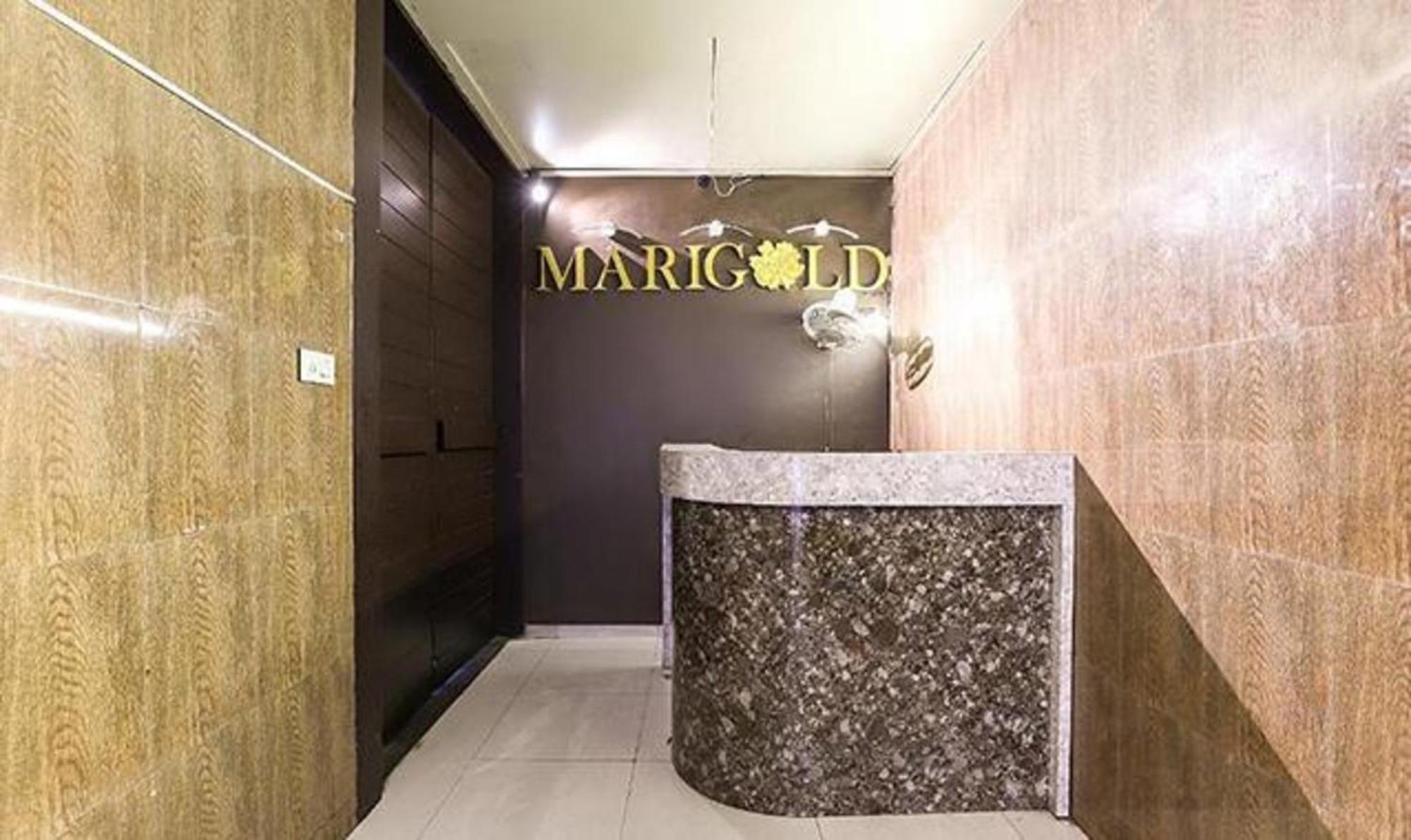 Hotel O Marigold Szúrat Kültér fotó